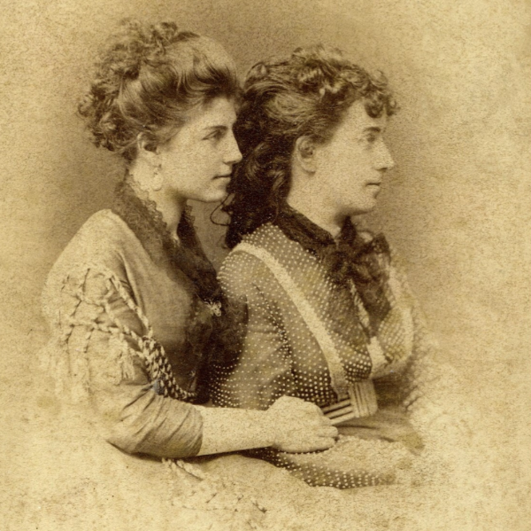 Stephanie & Seraphine Vrabély